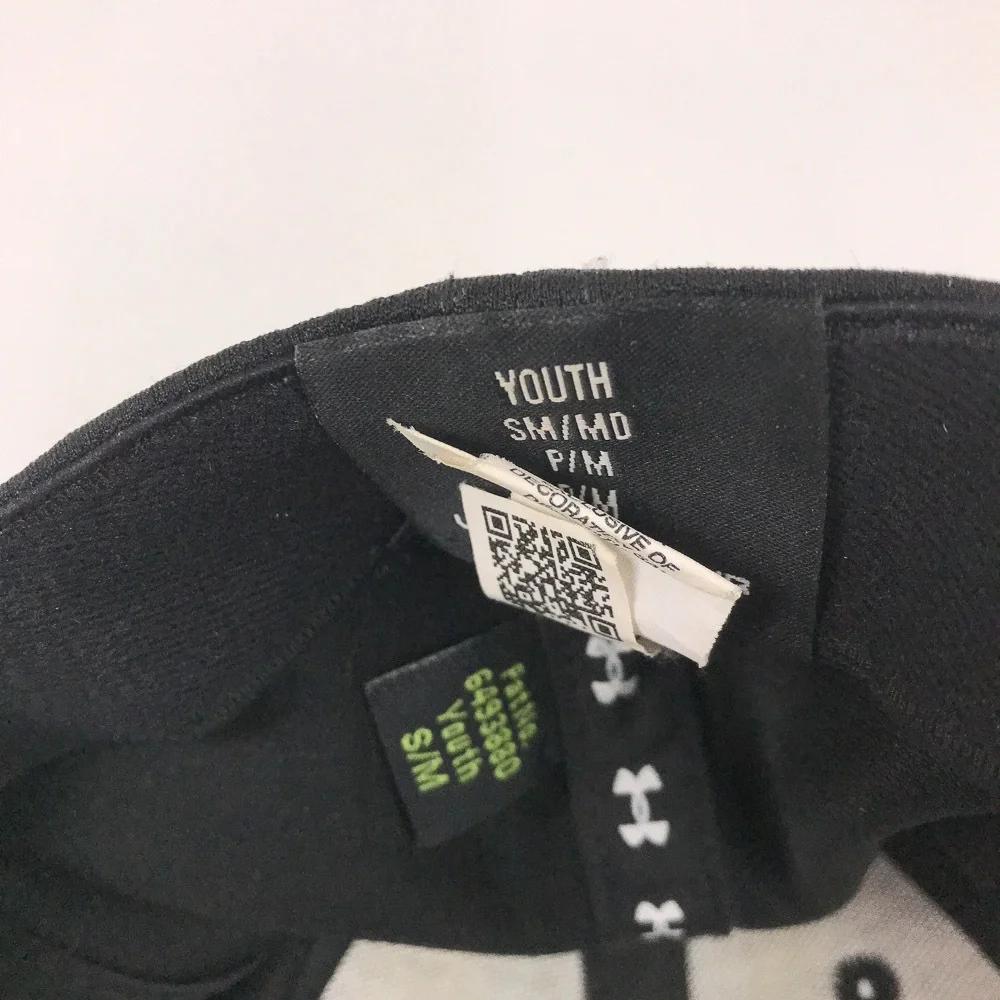 Under Armour White Logo On Black Cap Youth S/M